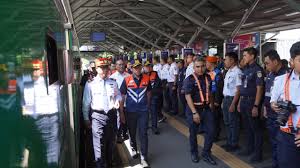 Direksi KAI dan KNKT Tinjau Kesiapan Angkutan Nataru 2025/2026 di Stasiun Jembe